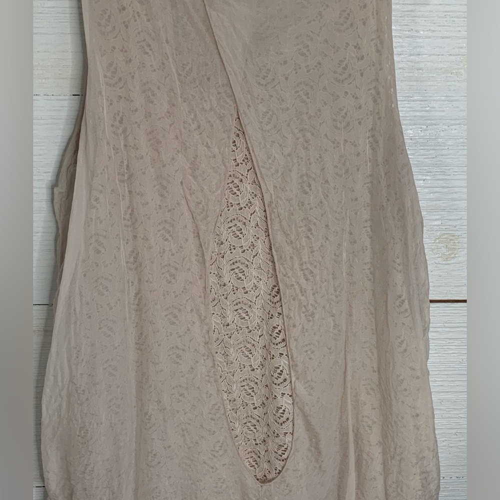 Elena Baldi tank style blouse.  Size L.  Color Beige. - Picture 8 of 11